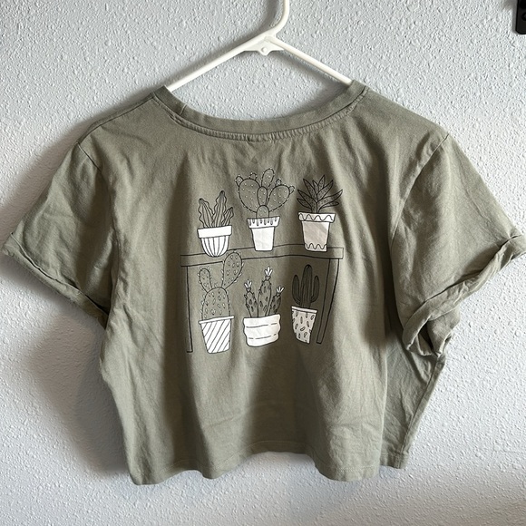 Cactus print graphic cropped tee size XL. - Picture 3 of 4